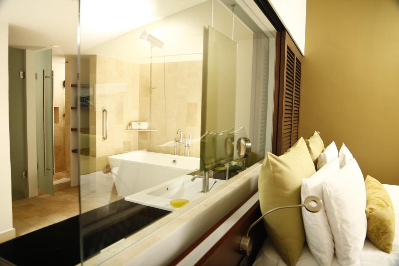 Club Zimmer mit 2 Queensize-Betten und Meerblick